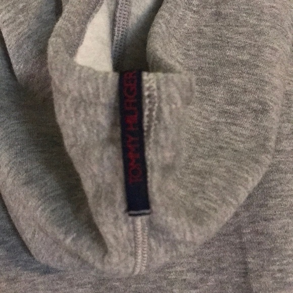 Woman’s Tommy Hilfiger Zip Up Sleeveless Hoodie - Picture 8 of 12